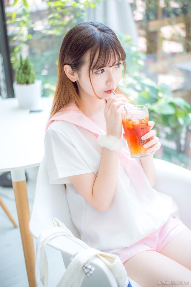 “主公放心，属下这就动身。”荀攸微微一躬身道。